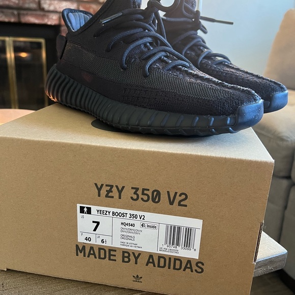 2023 YEEZY BOOST 350 “PIRATE BLACK” - Picture 3 of 8